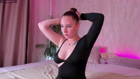 Snapshot of sira_fey chatting on 16, 9, 2025 Sheils online show from 16, 9, 2025