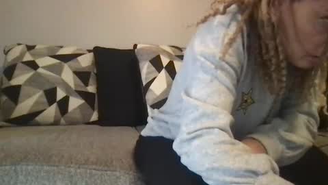 Snapshot of skarfos_babes chatting on 13, 12, 2024 skarfos_babes online show from 13, 12, 2024