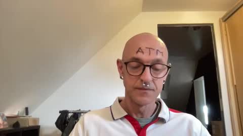 Skinbastard online show from 12, 4, 2026