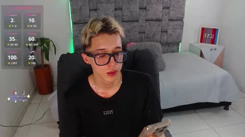 Snapshot of skinny_bigcock20 chatting on 19, 12, 2025 skinny_bigcock20 online show from 19, 12, 2025