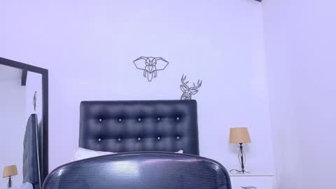 skinny_hottie18 online show from 22, 1, 2025