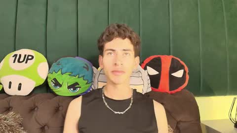 Snapshot of skinny_jean_ chatting on 20, 2, 2026 skinny jean online show from 20, 2, 2026