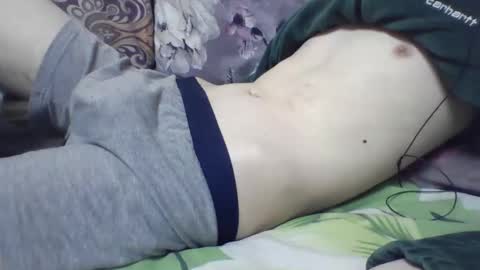 Snapshot of skinnycuteman chatting on 4, 1, 2025 skinnycuteb0y online show from 4, 1, 2025