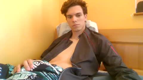 Snapshot of skinnyfit8 chatting on 18, 6, 2026 bigdihhhhh online show from 18, 6, 2026