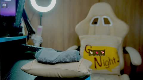 Snapshot of skinnygirl019 chatting on 19, 1, 2025 GoddessSkinny online show from 19, 1, 2025