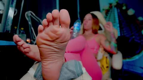 Snapshot of skinnygirl019 chatting on 22, 2, 2025 GoddessSkinny online show from 22, 2, 2025