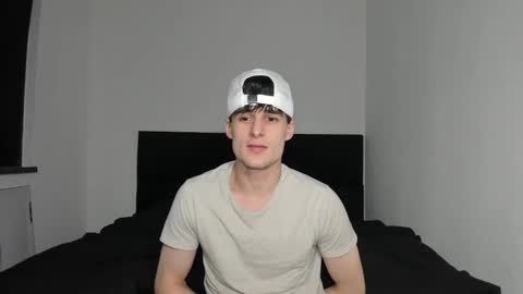 skinnyguywithbigd online show from 2, 12, 2025