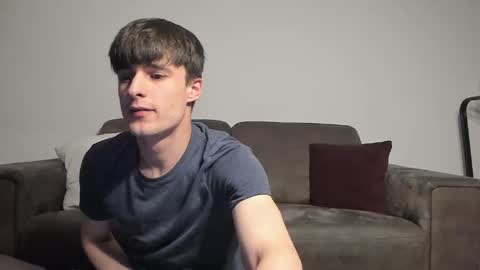 skinnyguywithbigd online show from 22, 4, 2026