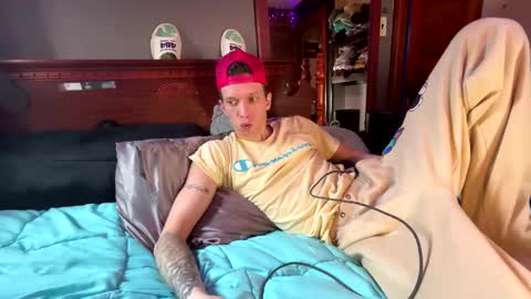 Snapshot of skittles933 chatting on 19, 2, 2025 Skittles online show from 19, 2, 2025