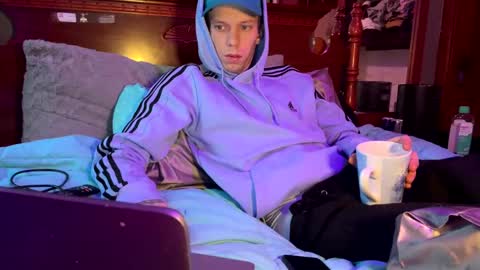 Snapshot of skittles933 chatting on 24, 2, 2025 Skittles online show from 24, 2, 2025