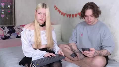 Snapshot of skuf_page chatting on 17, 7, 2026 Ethan and Mona online show from 17, 7, 2026