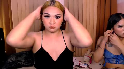 Snapshot of skylarvox_ chatting on 4, 3, 2025 skylarvox_ online show from 4, 3, 2025