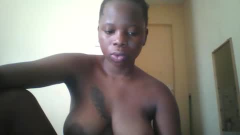 Snapshot of slim_petite_ebony chatting on 19, 3, 2026 slim_petite_ebony online show from 19, 3, 2026