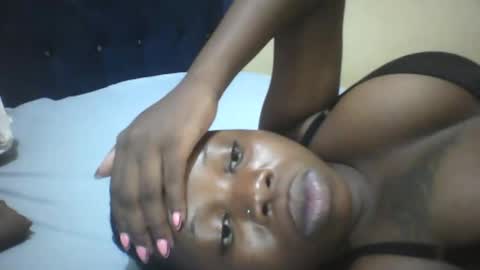 Snapshot of slim_petite_ebony chatting on 20, 5, 2026 slim_petite_ebony online show from 20, 5, 2026