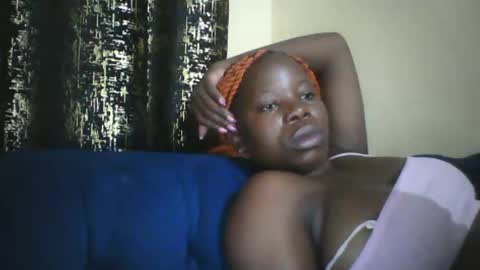 Snapshot of slim_petite_ebony chatting on 23, 5, 2026 slim_petite_ebony online show from 23, 5, 2026