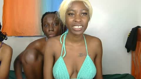 Snapshot of slimdoll2 chatting on 19, 6, 2026 slimdoll2 online show from 19, 6, 2026