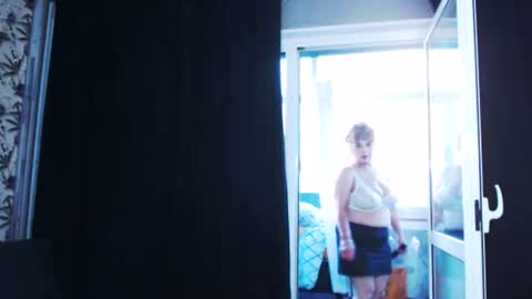 slutihmami online show from 10, 7, 2026