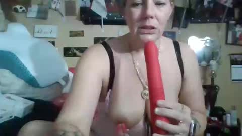 Snapshot of slutqueen_love chatting on 26, 10, 2025 slutqueen_love online show from 26, 10, 2025