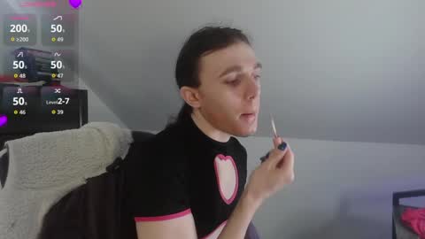 Snapshot of sluttyhorrorparty chatting on 18, 5, 2026 Natsu online show from 18, 5, 2026