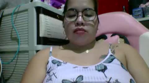 Snapshot of small_boobs59 chatting on 24, 4, 2026 Lovewella online show from 24, 4, 2026