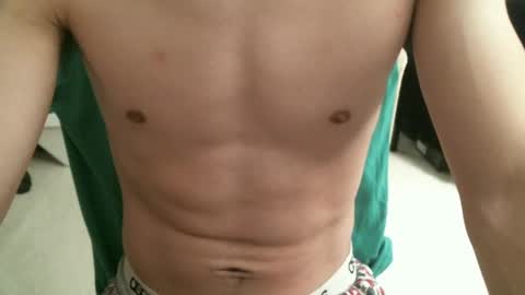 Snapshot of smallchimmer chatting on 1, 10, 2025 Small online show from 1, 10, 2025