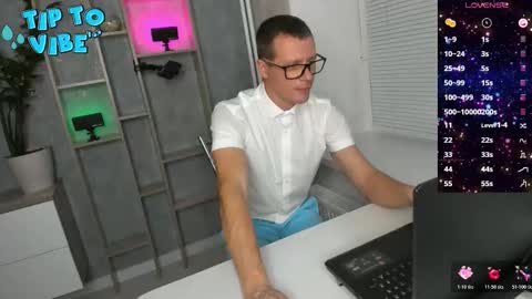 Alex online show from 4, 12, 2025