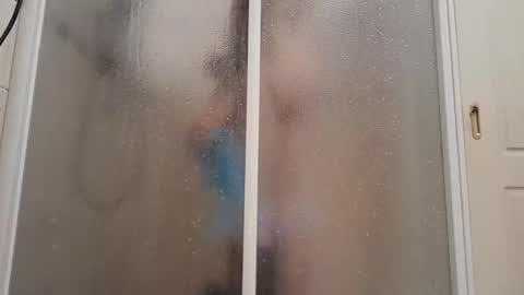 Snapshot of smallone8825 chatting on 29, 5, 2026 smallone8825 online show from 29, 5, 2026