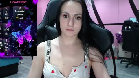 smile_cute_fox online show from 9, 4, 2026