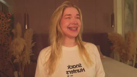 Snapshot of smiley_mia_ chatting on 31, 5, 2026 Mia online show from 31, 5, 2026
