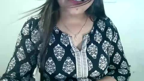 Snapshot of smiley_queen99 chatting on 7, 6, 2026 smiley online show from 7, 6, 2026