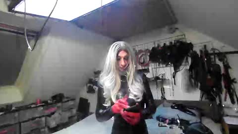 Snapshot of smokeslut365 chatting on 4, 3, 2025 smokeslut365 online show from 4, 3, 2025