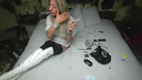 Snapshot of smokeslut365 chatting on 18, 10, 2025 smokeslut365 online show from 18, 10, 2025