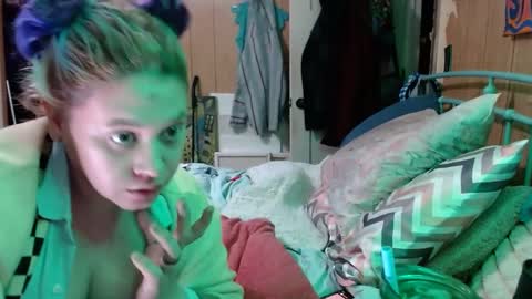 DIAN dee-ann online show from 4, 3, 2025