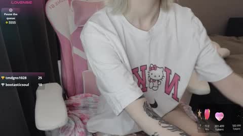 Snapshot of smokykira chatting on 2, 3, 2025 Kira online show from 2, 3, 2025