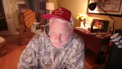 Snapshot of smokymountanman chatting on 17, 12, 2025 smokymountanman online show from 17, 12, 2025