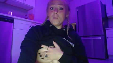 Snapshot of sneakyalicek chatting on 9, 9, 2025 sneakyalicek online show from 9, 9, 2025