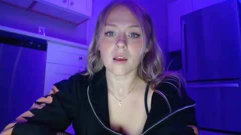 Snapshot of sneakyalicek chatting on 17, 11, 2025 sneakyalicek online show from 17, 11, 2025