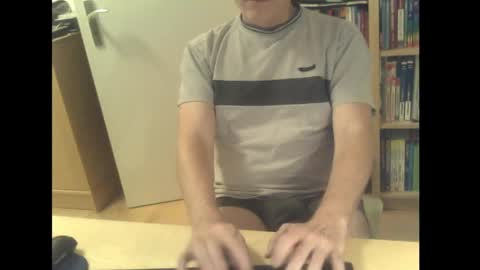 Snapshot of sneaxfreund chatting on 22, 12, 2024 sneaxfreund online show from 22, 12, 2024