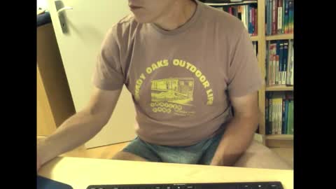 Snapshot of sneaxfreund chatting on 17, 9, 2025 sneaxfreund online show from 17, 9, 2025