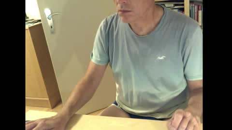 Snapshot of sneaxfreund chatting on 12, 10, 2025 sneaxfreund online show from 12, 10, 2025