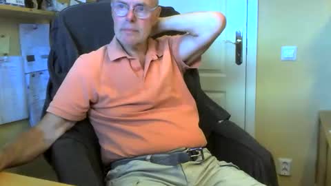 Snapshot of snickarn335731 chatting on 7, 6, 2026 snickarn335731 online show from 7, 6, 2026