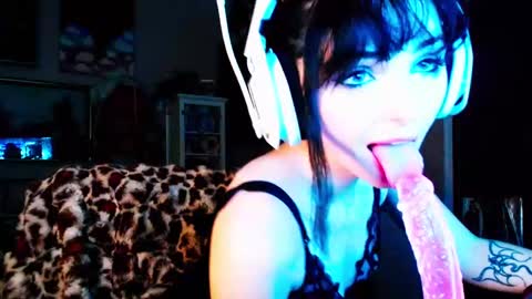 Soaking Saskya online show from 21, 10, 2025