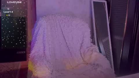  lady sofi green   online show from 19, 12, 2025