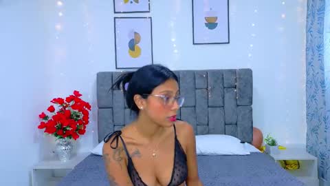 Snapshot of soffia_konig chatting on 19, 12, 2025 SOFFI AND CHISTOPHER online show from 19, 12, 2025