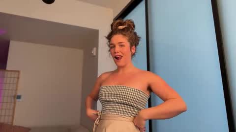 Julia    online show from 11, 11, 2025