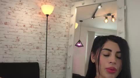 sofhia cruz online show from 4, 3, 2026