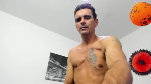 Snapshot of sofi_and_santy chatting on 2, 11, 2025 SOFI AND SANTY online show from 2, 11, 2025