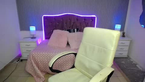 sofi_brunette_ online show from 9, 3, 2026