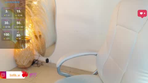 Snapshot of sofi_lennox chatting on 25, 4, 2026 Sofi online show from 25, 4, 2026