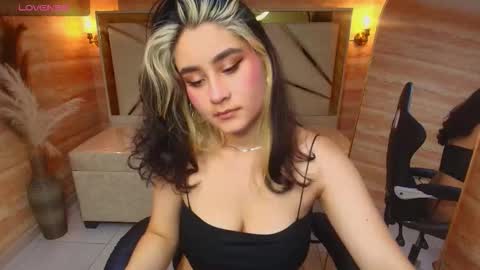 Snapshot of sofi_r_ chatting on 24, 11, 2025 sofi_r_ online show from 24, 11, 2025